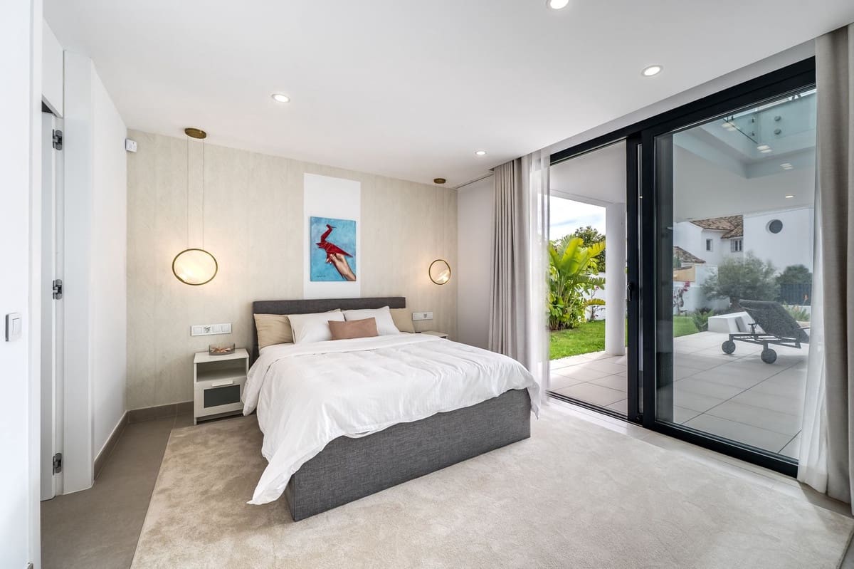 5 makuuhuone Huvila myytävänä paikassa San Pedro de Alcantara mukana uima-altaan 
autotalli - 4 900 000 € (Ref: 9651856)