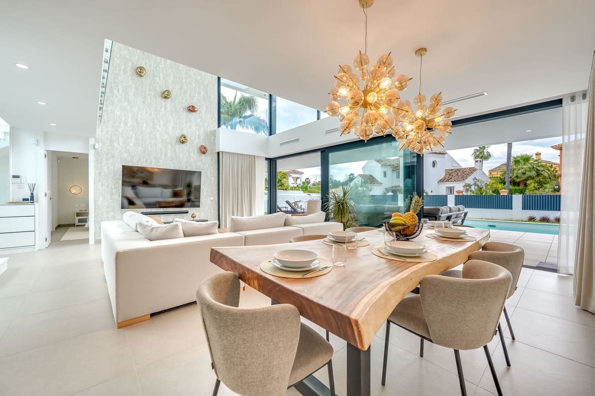 5 makuuhuone Huvila myytävänä paikassa San Pedro de Alcantara mukana uima-altaan 
autotalli - 4 900 000 € (Ref: 9651856)