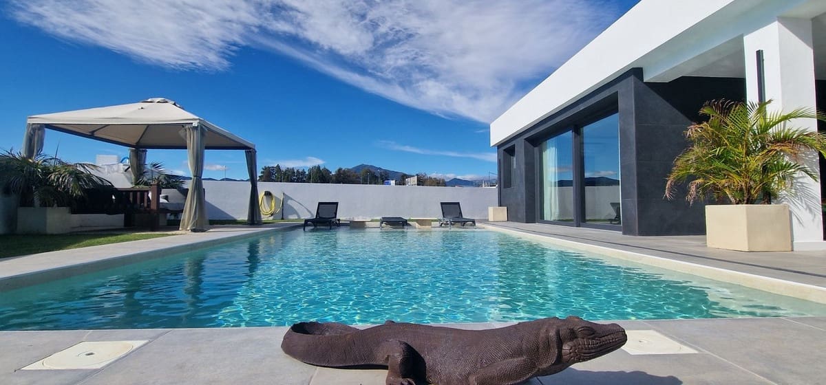 3 slaapkamer Villa te koop in San Pedro de Alcantara met zwembad garage - € 2.450.000 (Ref: 9651857)