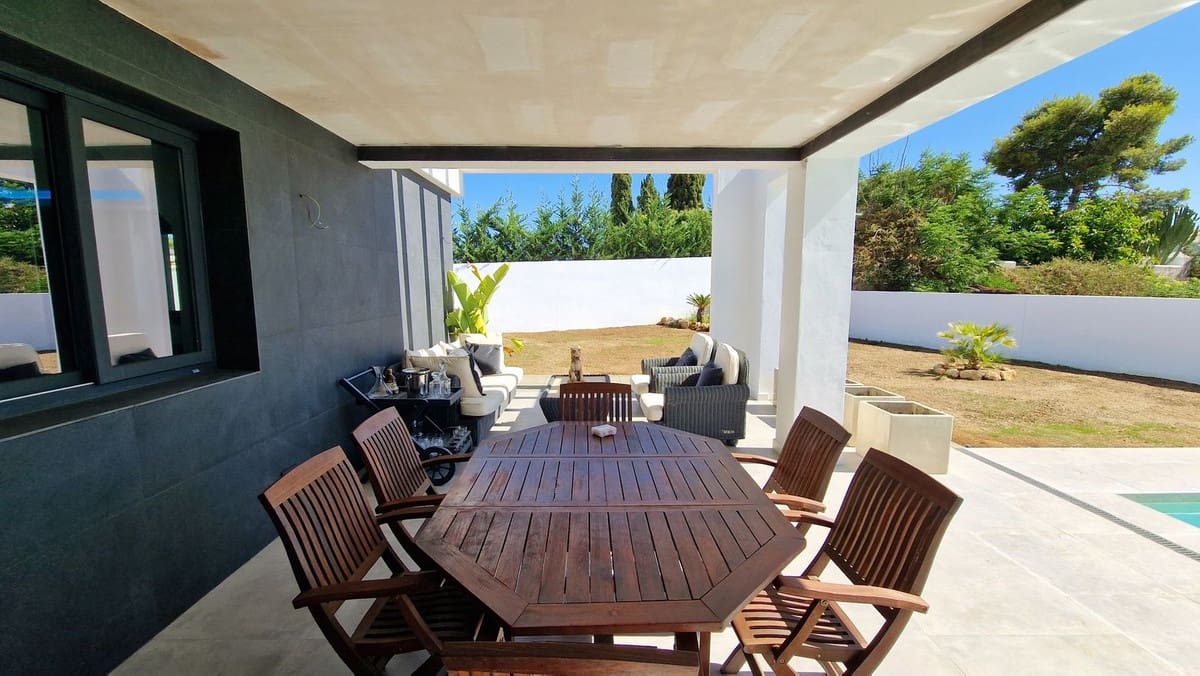 3 slaapkamer Villa te koop in San Pedro de Alcantara met zwembad garage - € 2.450.000 (Ref: 9651857)