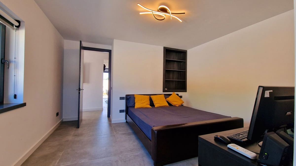 3 slaapkamer Villa te koop in San Pedro de Alcantara met zwembad garage - € 2.450.000 (Ref: 9651857)