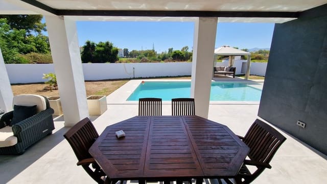 3 slaapkamer Villa te koop in San Pedro de Alcantara, Marbella met zwembad garage - € 2.450.000 (Ref: 9651857)