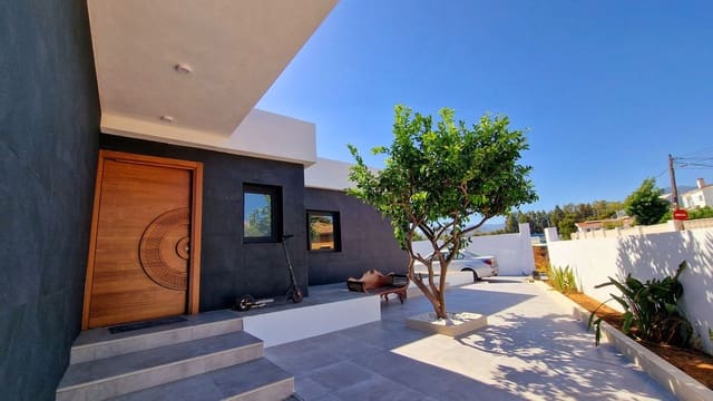 3 slaapkamer Villa te koop in San Pedro de Alcantara, Marbella met zwembad garage - € 2.450.000 (Ref: 9651857)