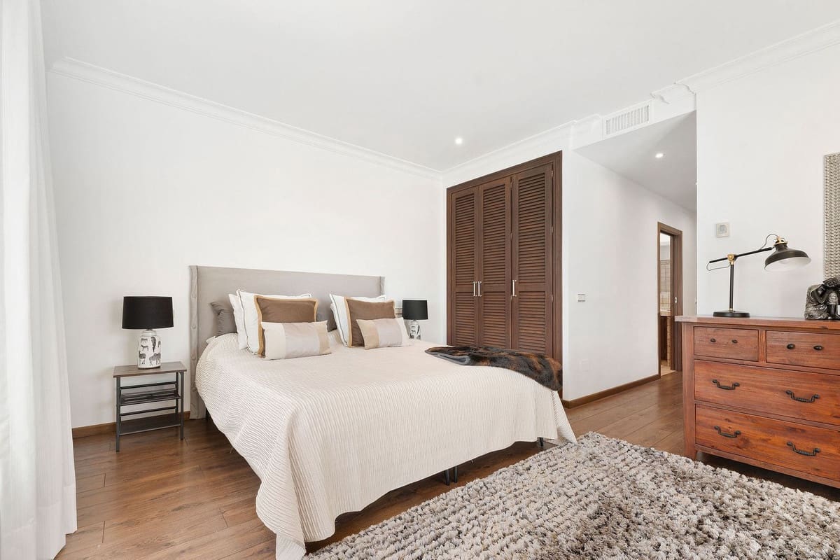 4 slaapkamer Villa te koop in San Pedro de Alcantara met zwembad garage - € 2.195.000 (Ref: 9651859)