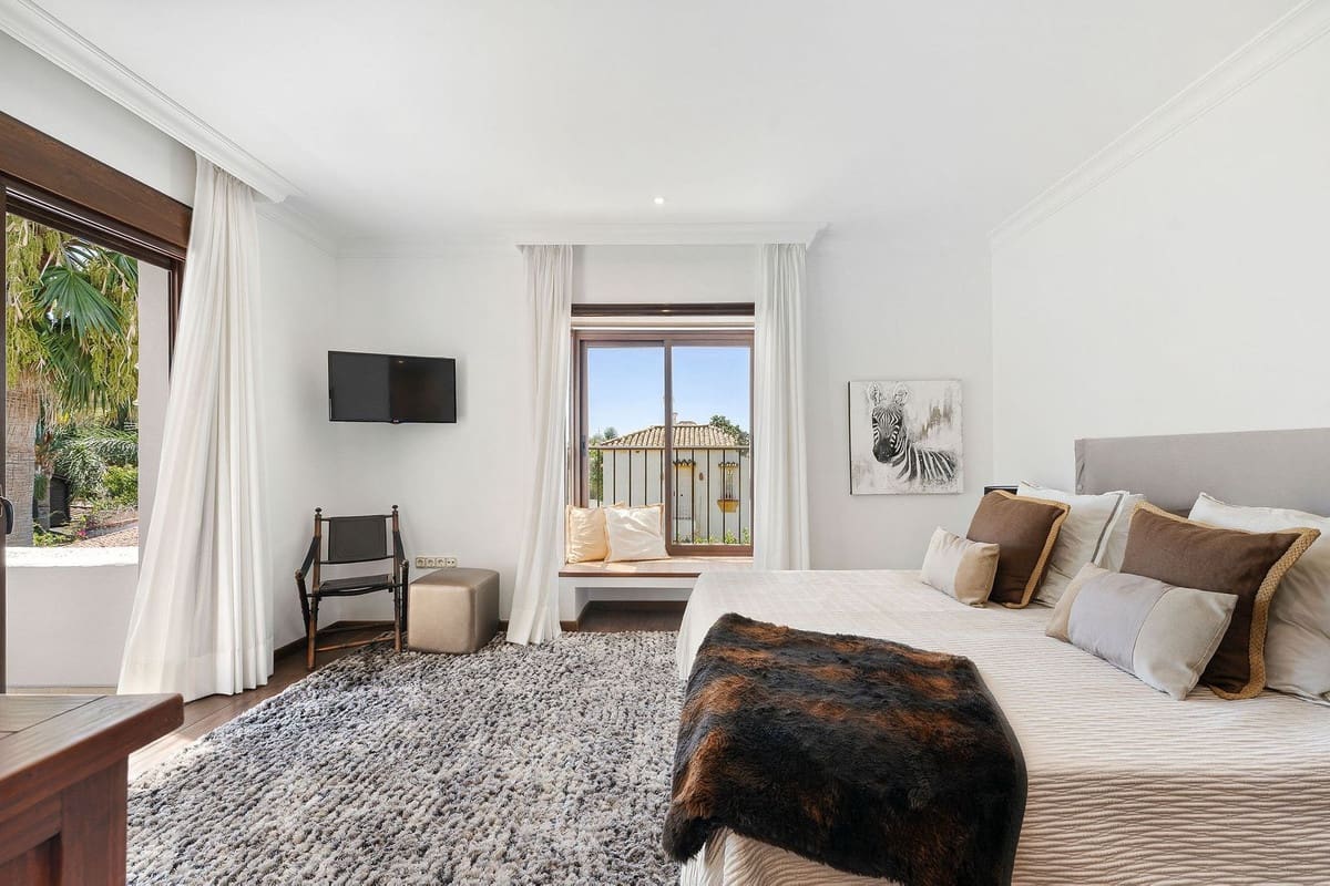 4 slaapkamer Villa te koop in San Pedro de Alcantara met zwembad garage - € 2.195.000 (Ref: 9651859)