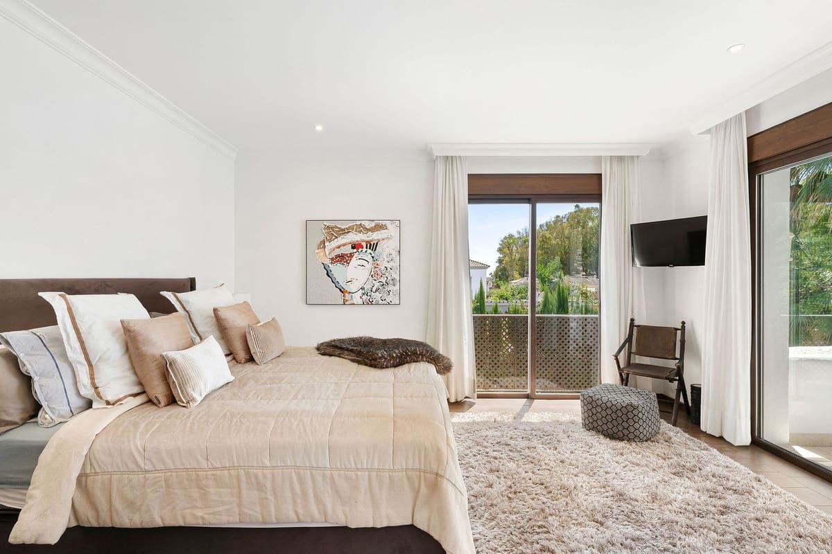 4 slaapkamer Villa te koop in San Pedro de Alcantara met zwembad garage - € 2.195.000 (Ref: 9651859)