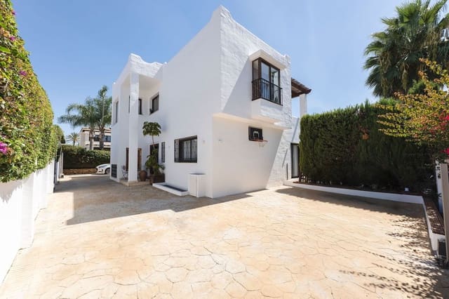 4 slaapkamer Villa te koop in San Pedro de Alcantara, Marbella met zwembad garage - € 2.195.000 (Ref: 9651859)