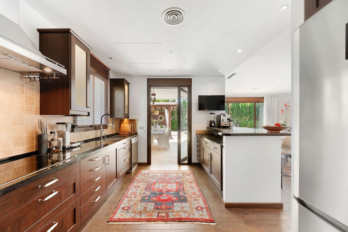 4 slaapkamer Villa te koop in San Pedro de Alcantara met zwembad garage - € 2.195.000 (Ref: 9651859)