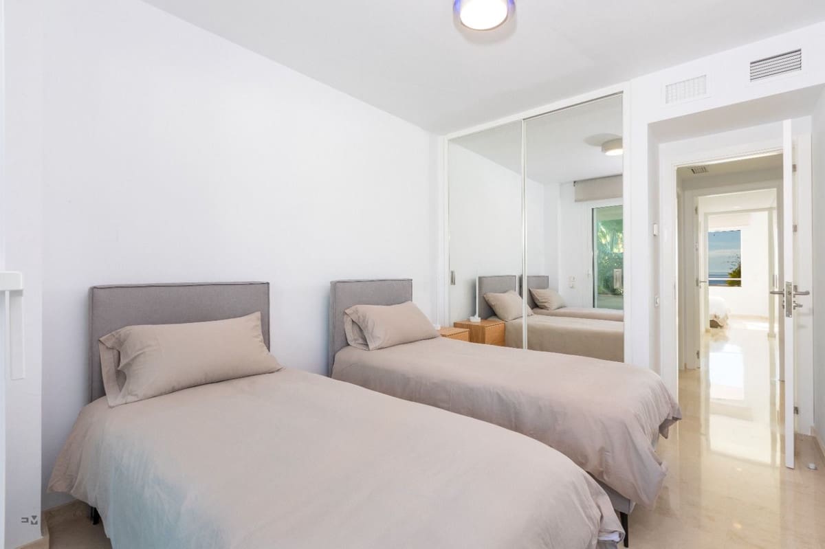 3 sypialnia Apartament na sprzedaż w Estepona z basenem garażem - 1 350 000 € (Ref: 9652244)