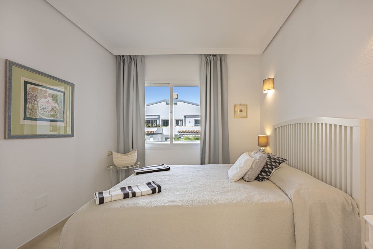 3 bedroom Penthouse for sale in Estepona with pool garage - € 1,150,000 (Ref: 9652245)