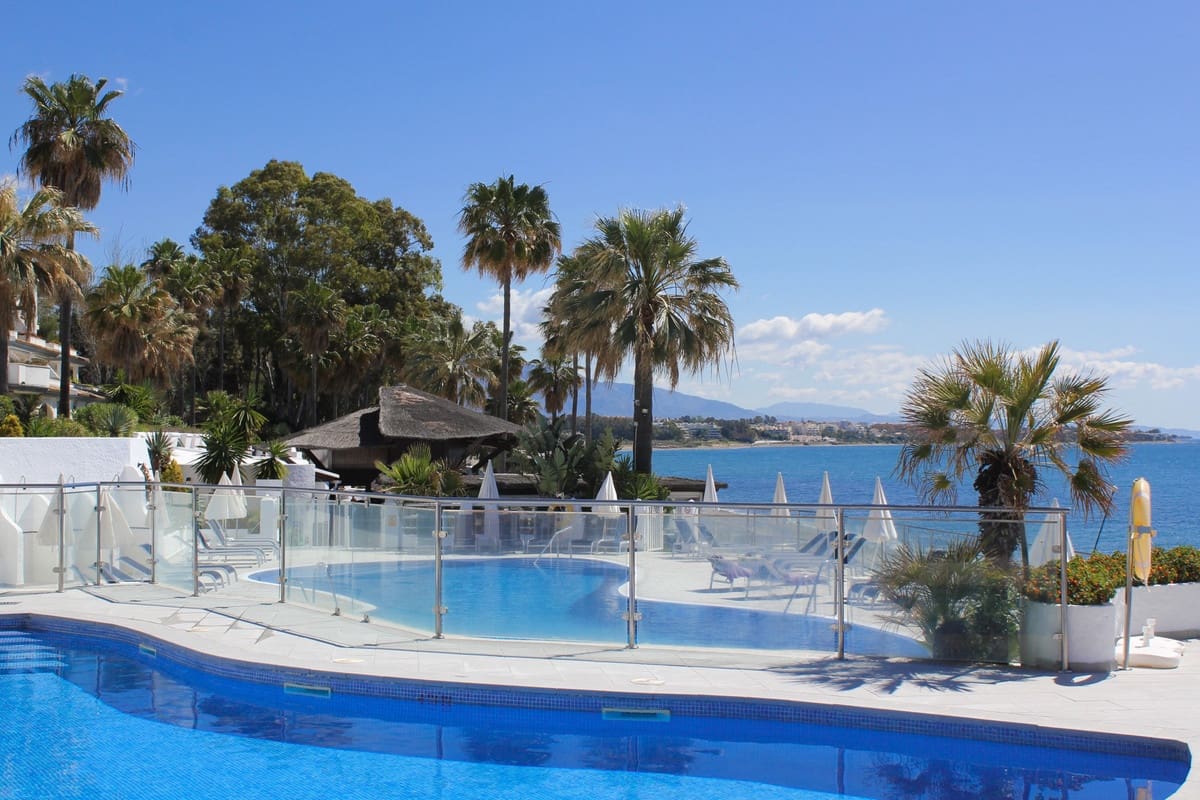3 bedroom Penthouse for sale in Estepona with pool garage - € 1,150,000 (Ref: 9652245)