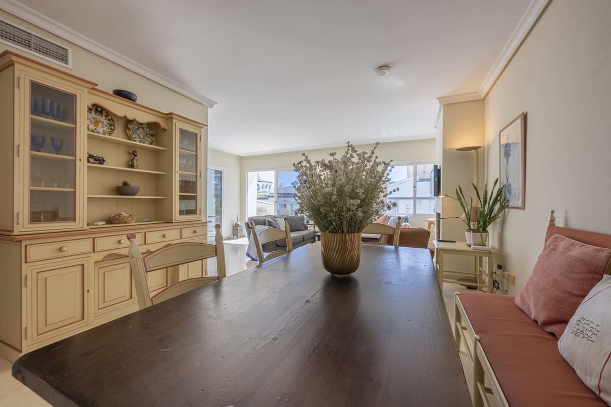 3 bedroom Penthouse for sale in Estepona with pool garage - € 1,150,000 (Ref: 9652245)