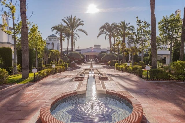 3 bedroom Penthouse for sale in Estepona with pool garage - € 1,150,000 (Ref: 9652245)