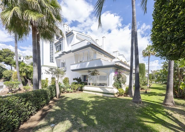 3 bedroom Penthouse for sale in Estepona with pool garage - € 1,150,000 (Ref: 9652245)