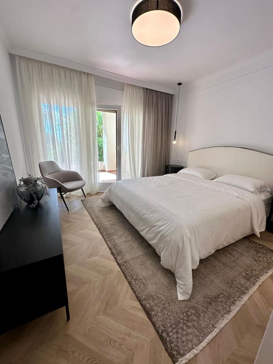 3 Zimmer Apartment zu verkaufen in Estepona mit Pool Garage - 1.050.000 € (Ref: 9652246)