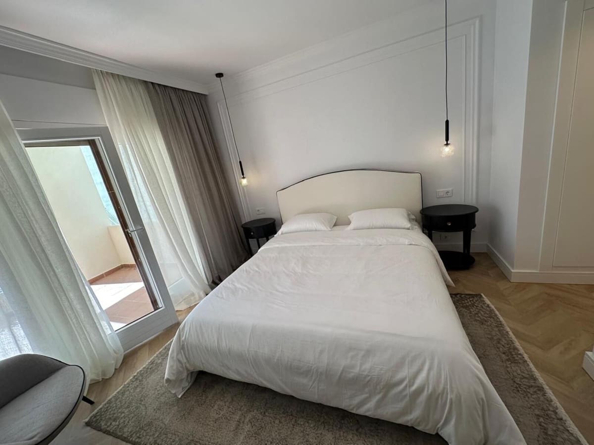 3 Zimmer Apartment zu verkaufen in Estepona mit Pool Garage - 1.050.000 € (Ref: 9652246)