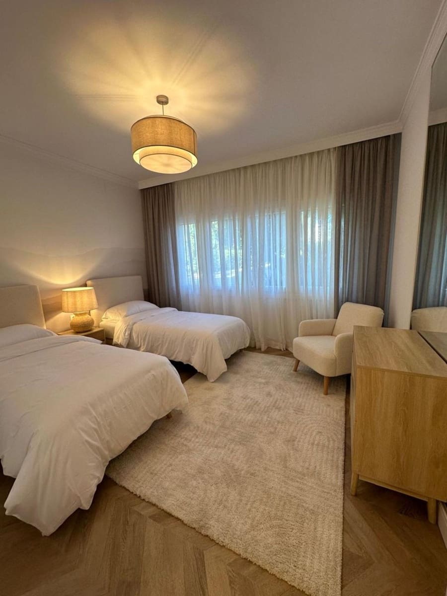 3 Zimmer Apartment zu verkaufen in Estepona mit Pool Garage - 1.050.000 € (Ref: 9652246)