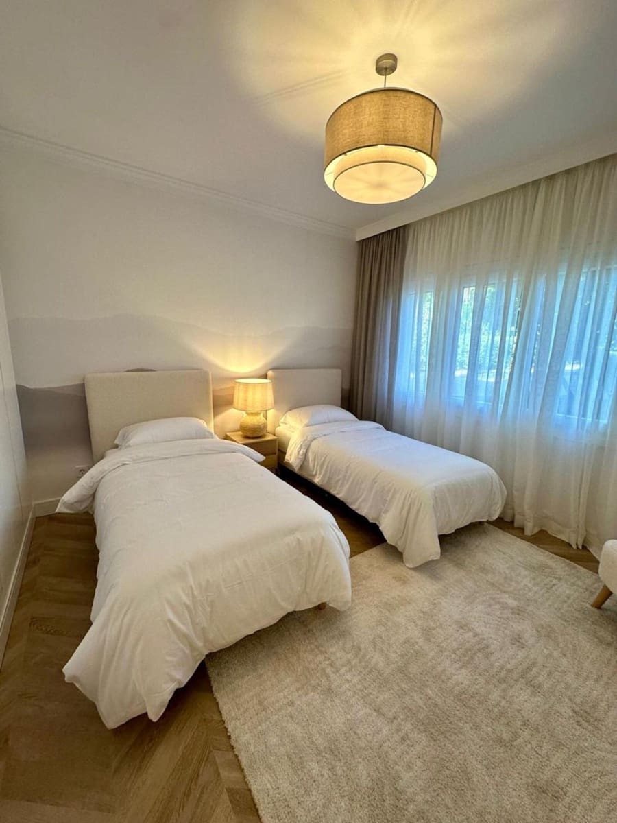 3 Zimmer Apartment zu verkaufen in Estepona mit Pool Garage - 1.050.000 € (Ref: 9652246)