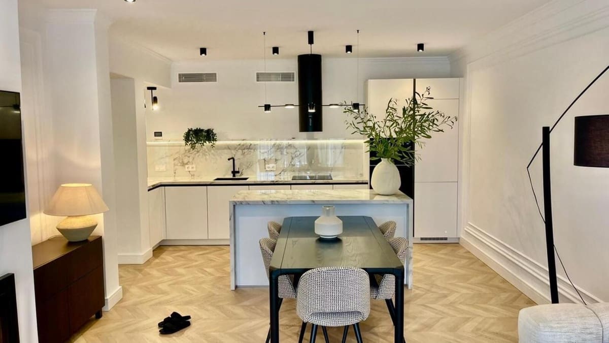 3 Zimmer Apartment zu verkaufen in Estepona mit Pool Garage - 1.050.000 € (Ref: 9652246)