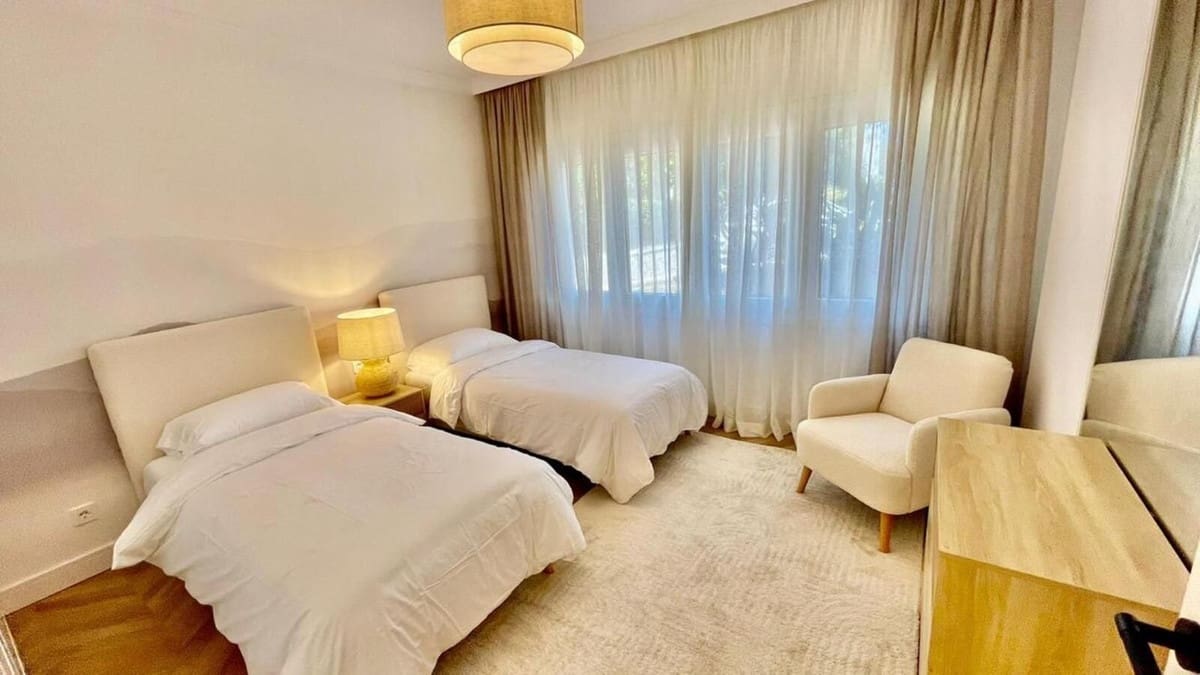 3 Zimmer Apartment zu verkaufen in Estepona mit Pool Garage - 1.050.000 € (Ref: 9652246)