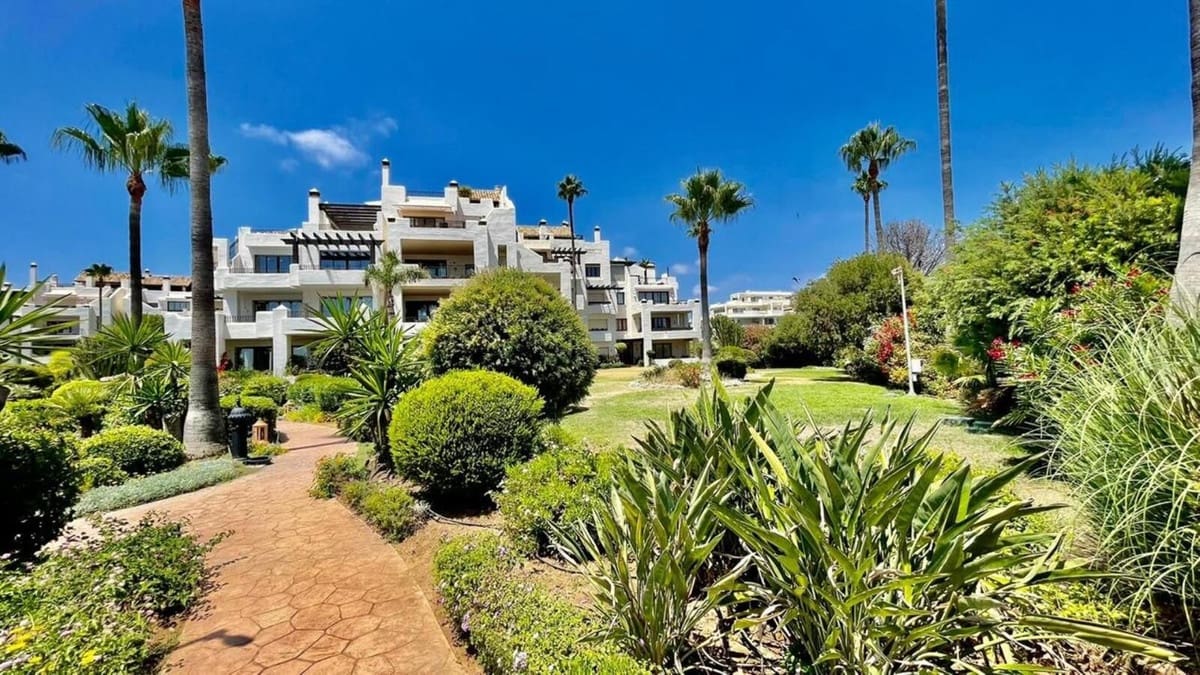 3 Zimmer Apartment zu verkaufen in Estepona mit Pool Garage - 1.050.000 € (Ref: 9652246)