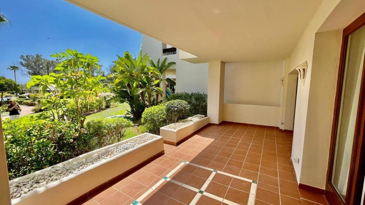 3 Zimmer Apartment zu verkaufen in Estepona mit Pool Garage - 1.050.000 € (Ref: 9652246)