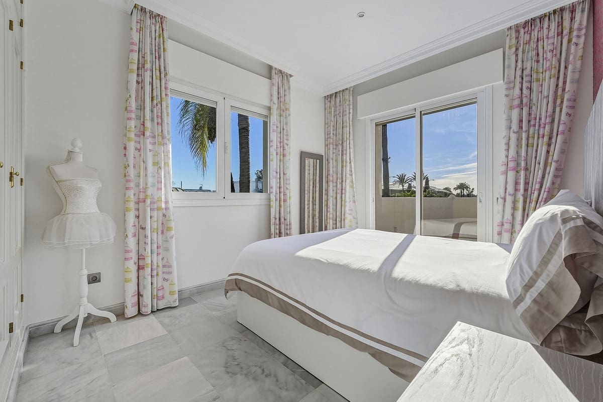 5 sypialnia Willa na sprzedaż w Guadalmina z basenem garażem - 2 500 000 € (Ref: 9660626)