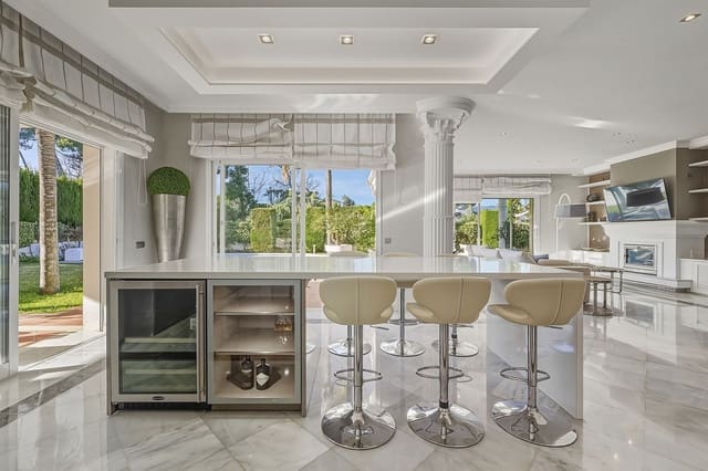 Chalet de 5 habitaciones en Guadalmina Alta, Marbella en venta con piscina garaje - 2.500.000 € (Ref: 9660626)