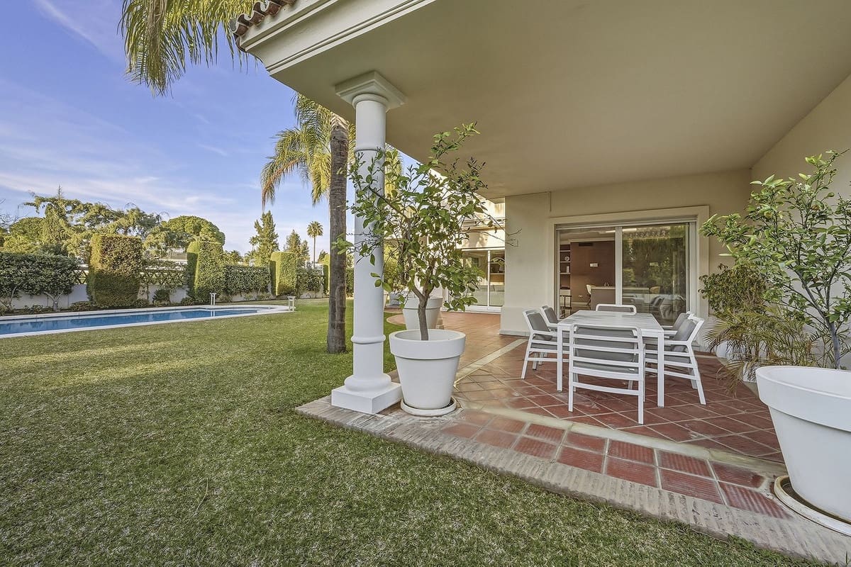 5 sypialnia Willa na sprzedaż w Guadalmina z basenem garażem - 2 500 000 € (Ref: 9660626)