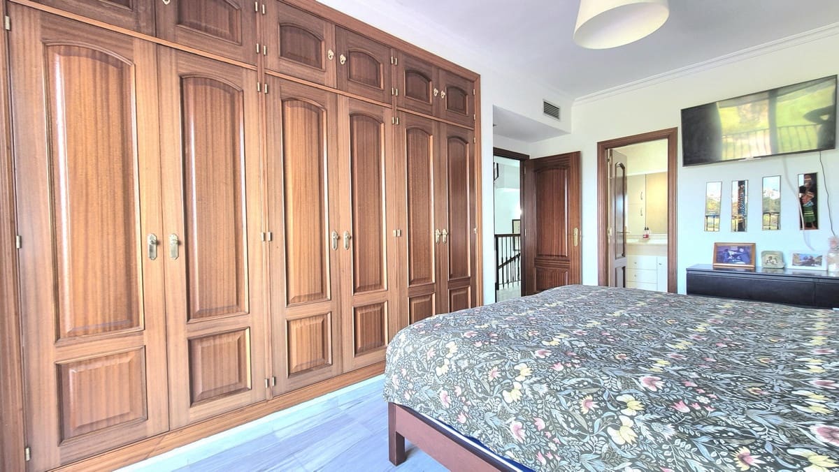 3 bedroom Townhouse for sale in Alhaurin Golf with pool garage - € 470,000 (Ref: 9660629)