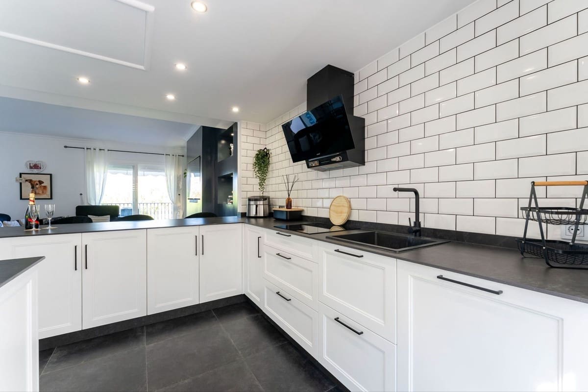 3 bedroom Townhouse for sale in Alhaurin Golf with pool garage - € 399,000 (Ref: 9660630)