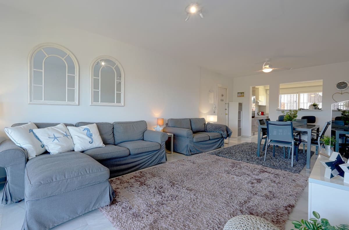 2 makuuhuone Huoneisto myytävänä paikassa El Paraiso mukana uima-altaan - 439 000 € (Ref: 9667137)