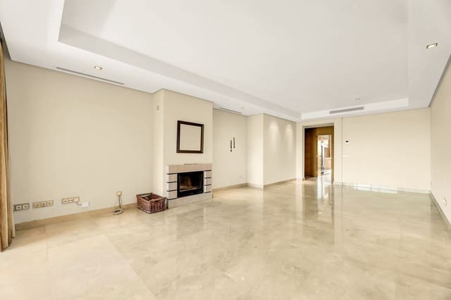 3 sypialnia Apartament na sprzedaż w Marbella z basenem garażem - 899 000 € (Ref: 9675925)