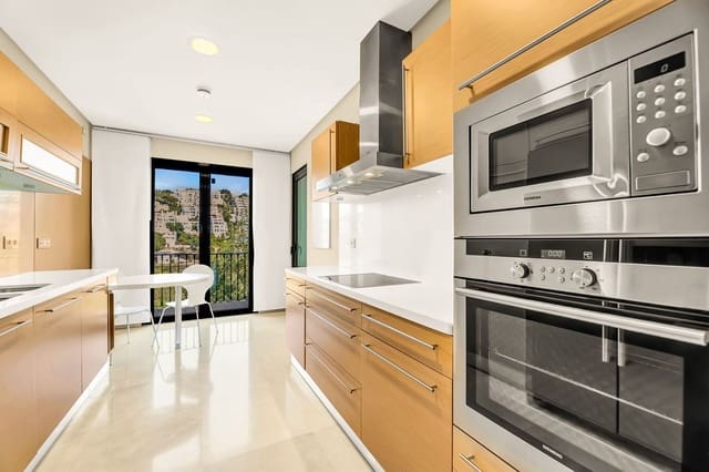 3 sypialnia Apartament na sprzedaż w Marbella z basenem garażem - 899 000 € (Ref: 9675925)