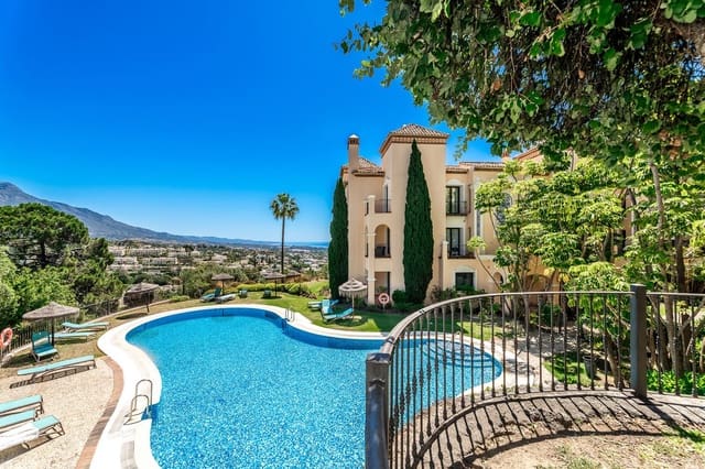 3 sypialnia Apartament na sprzedaż w Marbella z basenem garażem - 899 000 € (Ref: 9675925)