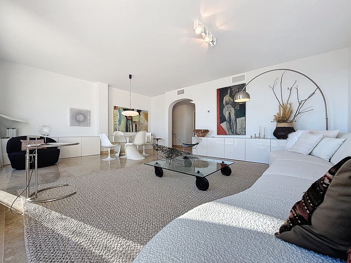 3 bedroom Penthouse for sale in La Duquesa / Puerto de la Duquesa with pool - € 450,000 (Ref: 9675927)