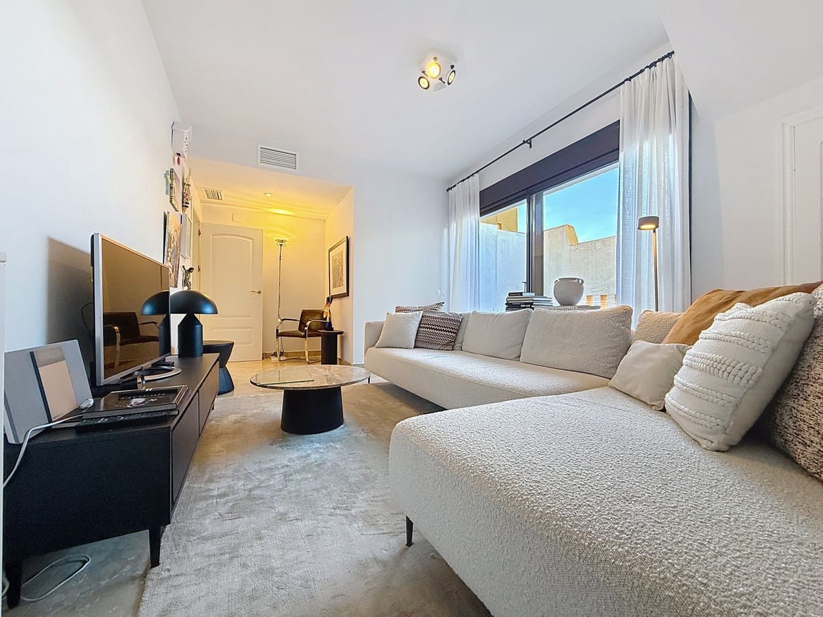 3 bedroom Penthouse for sale in La Duquesa / Puerto de la Duquesa with pool - € 450,000 (Ref: 9675927)