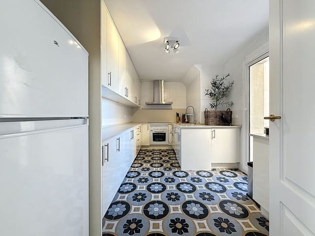 3 bedroom Penthouse for sale in La Duquesa / Puerto de la Duquesa, Manilva with pool - € 450,000 (Ref: 9675927)