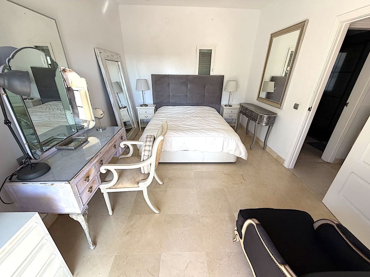 2 bedroom Apartment for sale in Bel-Air with pool - € 450,000 (Ref: 9676411)