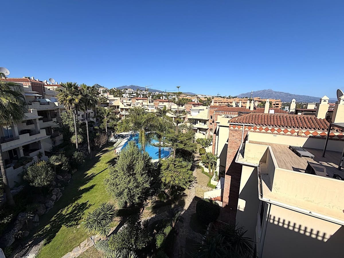 2 bedroom Apartment for sale in Bel-Air with pool - € 450,000 (Ref: 9676411)