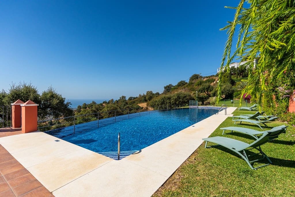 2 soverom Leilighet til salgs i La Mairena med svømmebasseng - € 799 000 (Ref: 9679075)