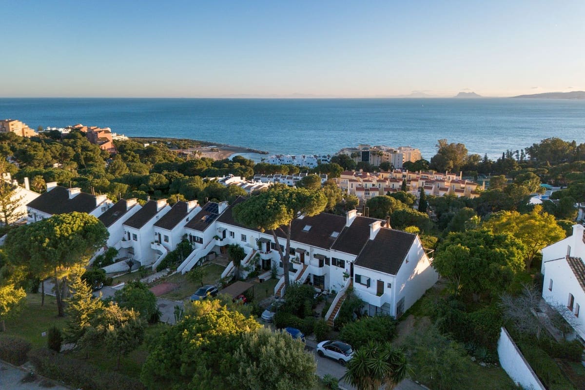 4 Zimmer Haus zu verkaufen in Estepona mit Pool Garage - 675.000 € (Ref: 9679076)