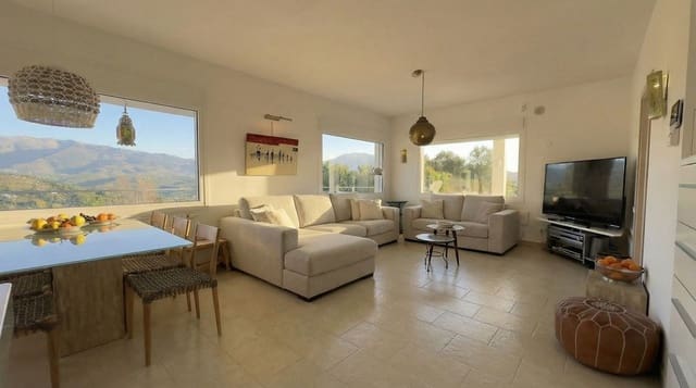 Chalet de 4 habitaciones en Guaro en venta con piscina garaje - 995.000 € (Ref: 9679182)