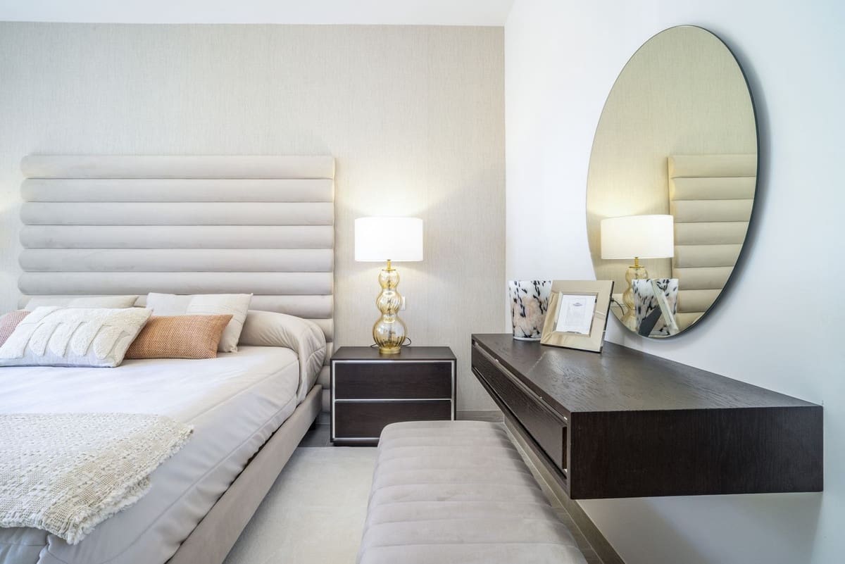 3 sypialnia Apartament na sprzedaż w Nueva Andalucia z basenem garażem - 995 000 € (Ref: 9679253)