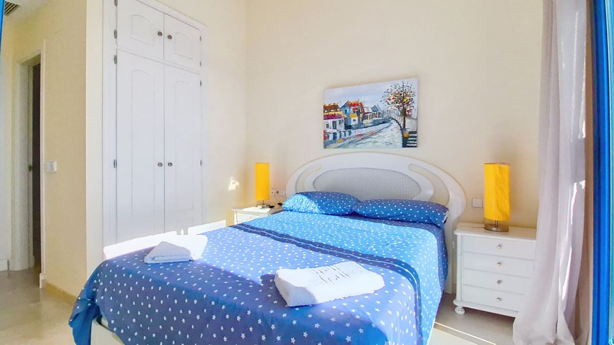 3 chambre Penthouse à vendre à La Duquesa / Puerto de la Duquesa avec piscine - 395 000 € (Ref: 9679255)