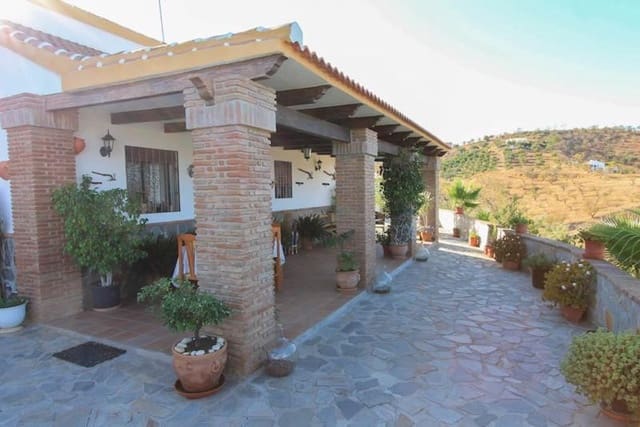 Chalet de 3 habitaciones en Guaro en venta con garaje - 525.000 € (Ref: 9681375)