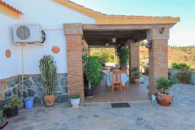 Chalet de 3 habitaciones en Guaro en venta con garaje - 525.000 € (Ref: 9681375)