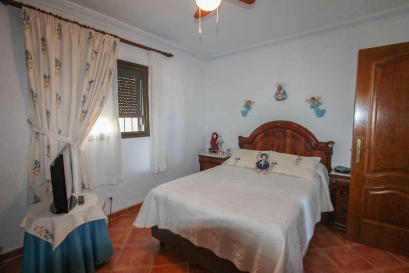 3 bedroom Villa for sale in Guaro with garage - € 525,000 (Ref: 9681375)