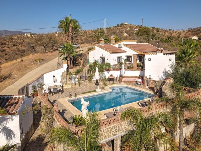 Chalet de 3 habitaciones en Guaro en venta con garaje - 525.000 € (Ref: 9681375)