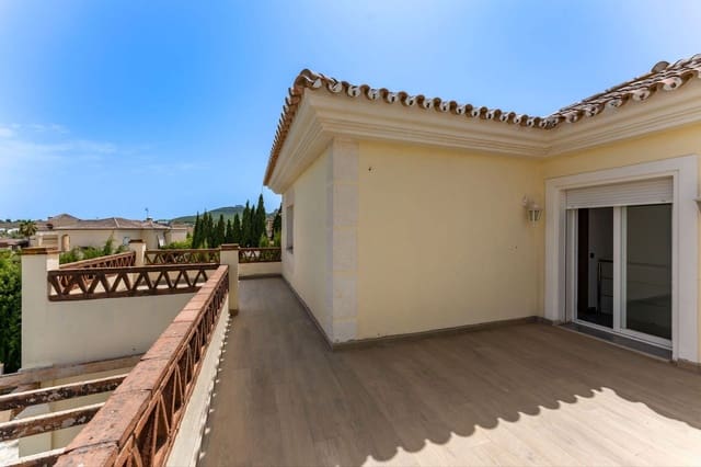 Chalet de 4 habitaciones en Coín en venta - 495.000 € (Ref: 9681376)